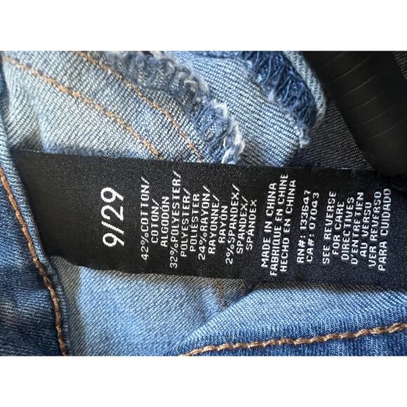 Fashion Nova Light Wash Skinny Jeans With Rips Size 9/29 - Picture 5 of 6